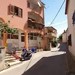 Free Parking Big Garden Apartment